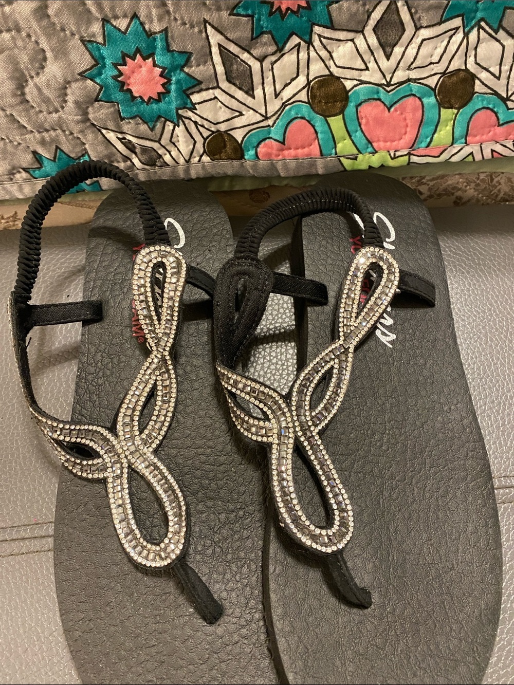 Skechers Black Rhinestone T-Strap Yoga Foam Flip Flops; size 9; NWOT